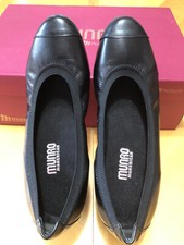 Munro American Black Leather