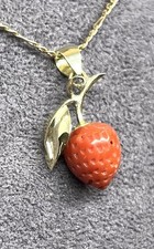 Ciondolo Fragola in Corallo