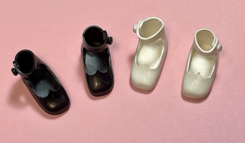Lotto scarpe originali bambola