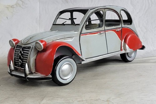 Automobile giocattolo classica