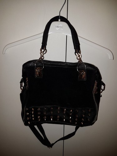 Borsa nera con borchie oro