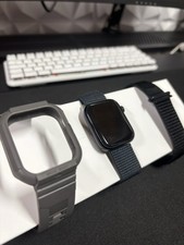 Apple Watch Series 9 45 mm Cassa in Alluminio con Sport Loop - Mezzanotte,...