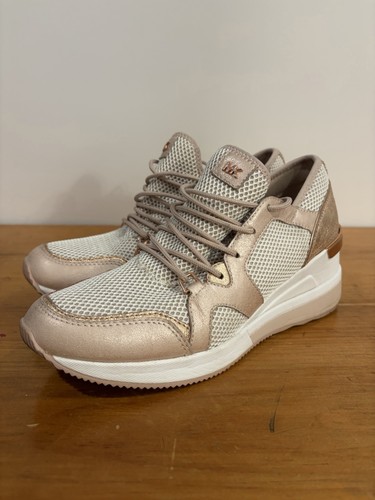 Sneaker vintage con zeppa
