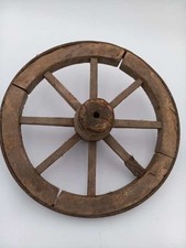 Antico carro in legno ruota