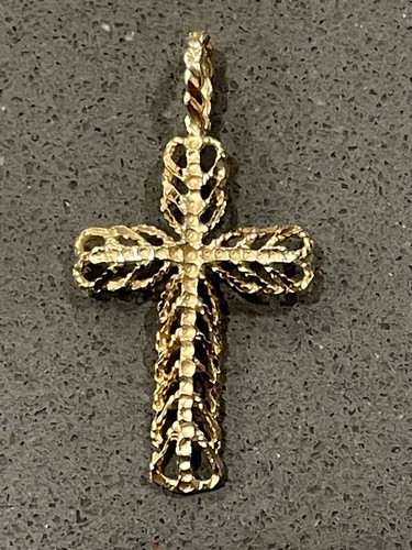 Collana con ciondolo croce