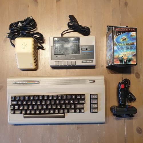 Commodore c64 alim reg - +, +