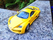 BBURAGO PRIMA GIUGIARO DESIGN 1:18, GIALLO ITALIA  Splendido modellino