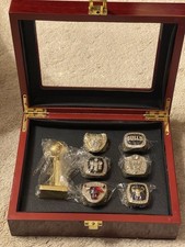 CHICAGO BULLS 6 Replica Anelli Campionato e Trofeo in Vetrina - NBA