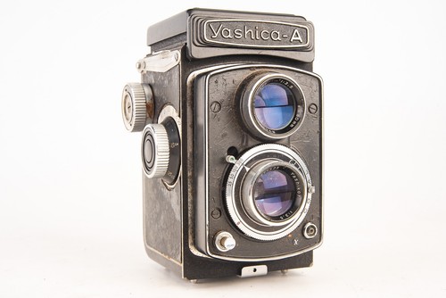 Yashica 120 roll film tlr - roll,
