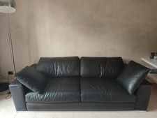 divani in pelle nero tre ampi posti come nuovo senza alcun segno di usura