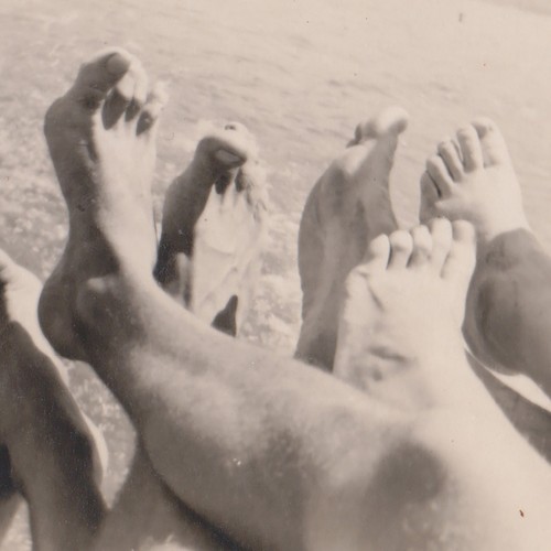 Piedi maschili nudi