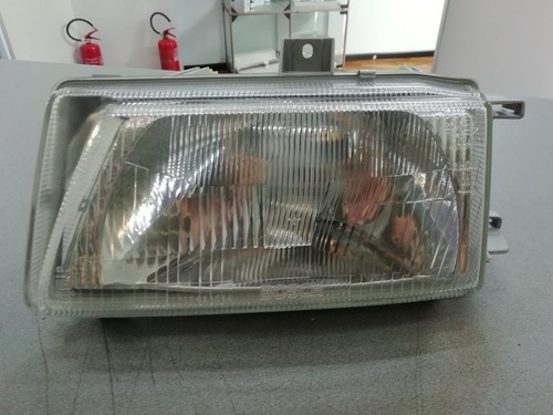 Faro anteriore sinistro