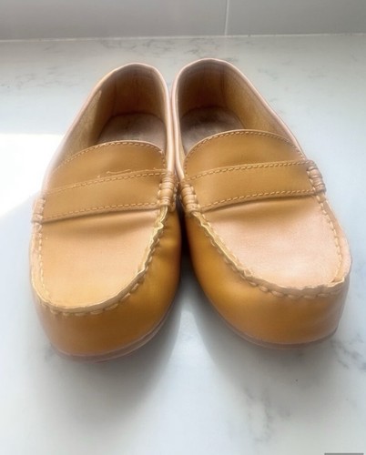 Vecchie scarpe mocassino
