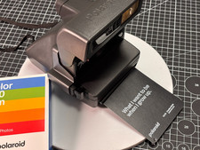 Polaroid One Step Auto Focus 600 fotocamera pellicola istantanea con pellicola e borsa [TESTATA]