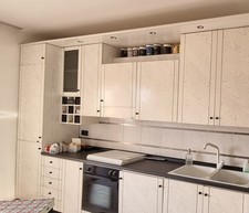 cucina bianca componibile H 248 L 355 P 60, mobile dispensa H90 L 135 P 45