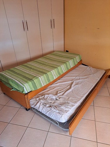 Tre letti singoli con - , rete
