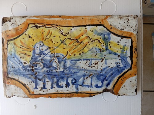 Antica maiolica raffigurante - antica,
