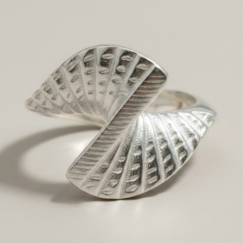 Anello stravagante vero