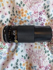 Due obiettivi per fotocamera.  Tamron 80-219 mm e chinone 35-200 mm