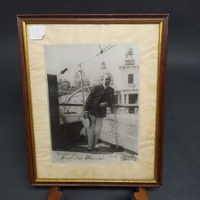 Foto con autografo attribuito