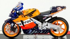 Honda RC211V Max Biaggi 2005 Scala 1:24 Modellino Classe MotoGP Numero 3