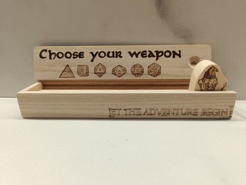 Una scatola porta dadi gioco - una,