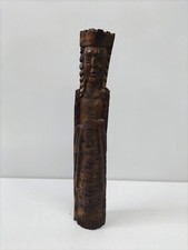 Scultura statua in legno intagliato di una regina fatta a mano