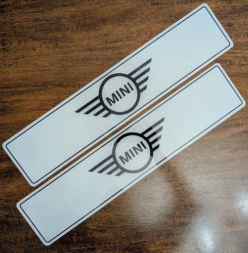 Pair mini show plates - pair,