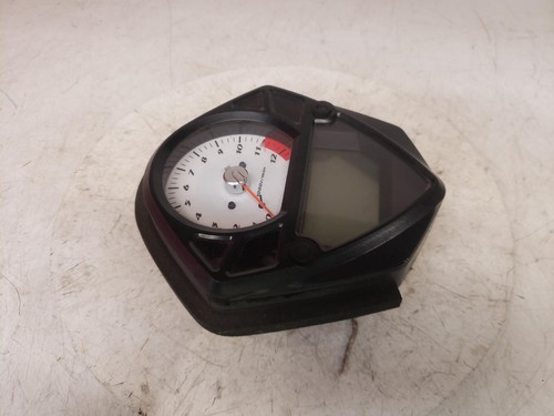 Suzuki 650 2010 - suzuki, speedo