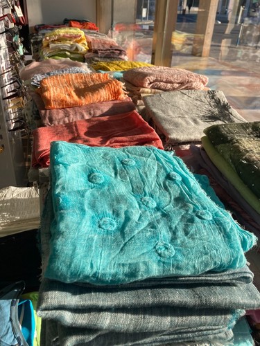Stock sciarpe con colori - sciarpe, di