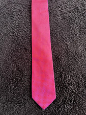 Cravatta seta Chanel nuova tessuto rosso tinta unita mai indossata 8,5 Cm