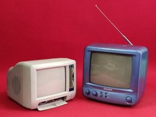 LOTTO TELEVISORE PORTATILE VINTAGE RADIO TV TELEVISIONE CRT VINTAGE RETROTECH ?