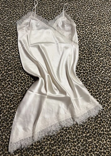 Abito satinato beige chiaro