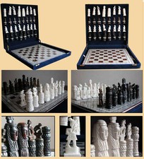 Scacchiera con pretoriani in osso di cammello e base in conchiglia  a mosaico 