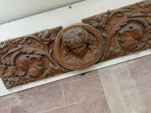 Pannello decorativo intagliato