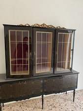 Vetrina libreria credenza con ante a vetro, con rivestimento di velluto