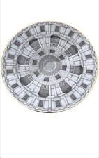 Piatto porcellana nuovo con scatola PIERO FORNASETTI Architettura/Palladiana/Cortile bordato oro