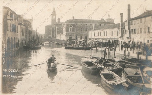 Chioggia pescaria gondole nel - chioggia,