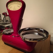 Bilancia Vandoni antica restaurata di colore rosso