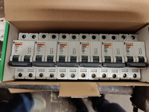 Interruttori schneider - 6,