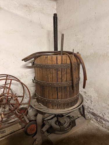 Antico torchio per uva - torchio,