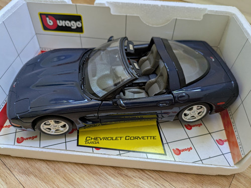 Bburago chevrolet corvette - chevrolet,