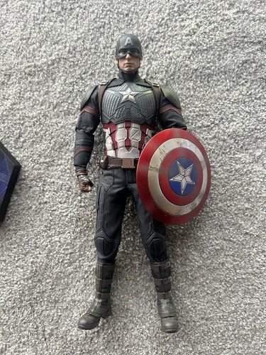 Hot toys avengers - toys,