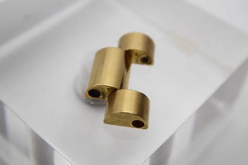Vite mancante maglia oro