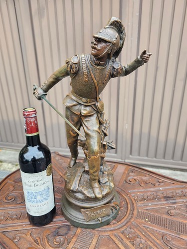 Antica statua soldatino