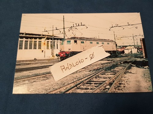 Fotografia deposito locomotive - fotografia,