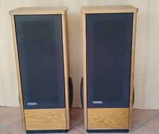 Coppia di mobili per diffusori marca "DYNAVOICE" (vedi depliant)