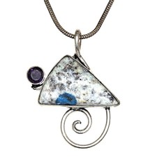 Collana con pietre preziose di