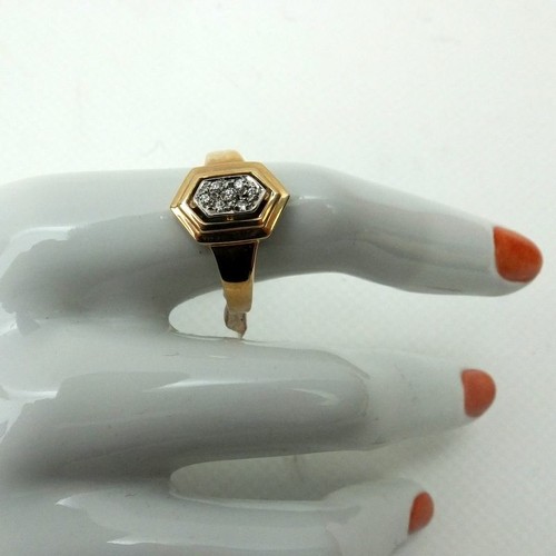 Anello con brillanti scudo