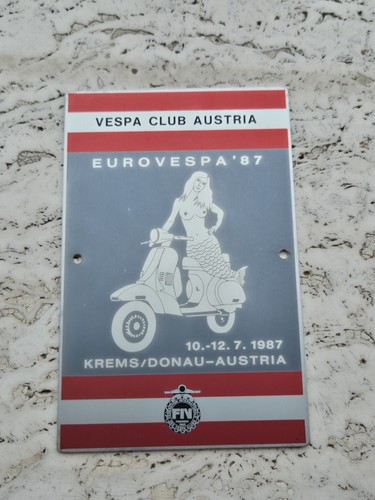 Vespa placca raduno vespistico
